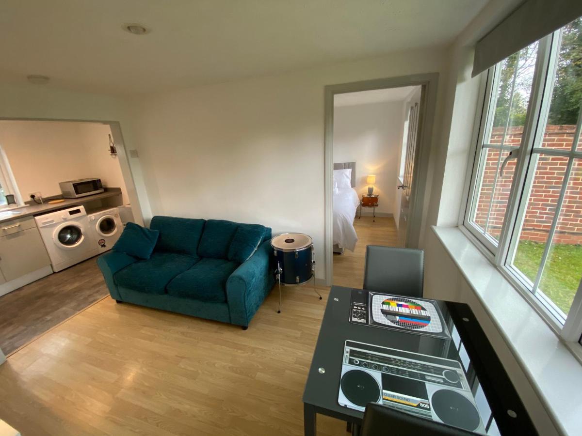 The Drum Room Holiday Apartment Near Horsham Southwater Экстерьер фото